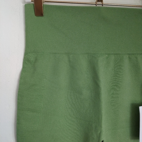 WEWOREWHAT Fair Green Seamless High Rise Bike Short NEW Size S - Picture 2 of 5